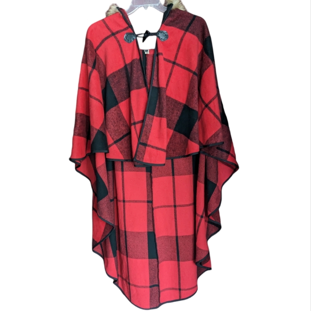 Hooded buffalo plaid symmetrical cape poncho red and black checkered - Picture 2 of 15